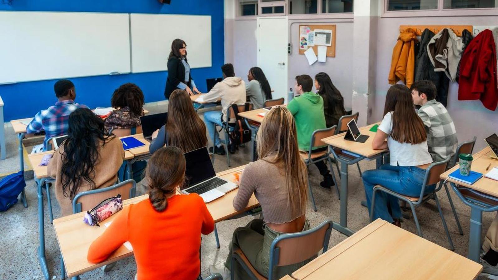 Kadınlarda Otizm: Kırk Yıl Süren Gizli Bir Rolün Perde Arkası
