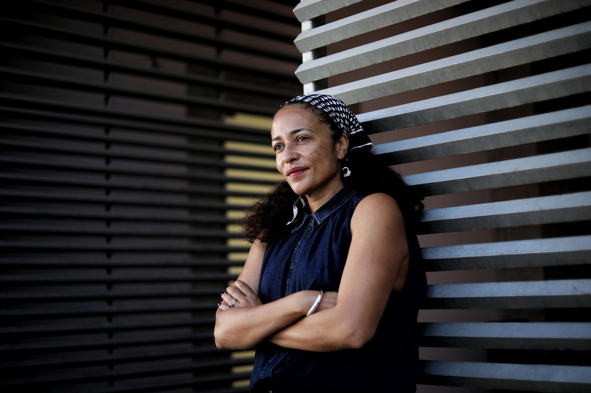 Zadie Smith Barselona'da: 'Ölüler ve Diriler' Kitabıyla Çağdaş Dünyayı Sorguluyor