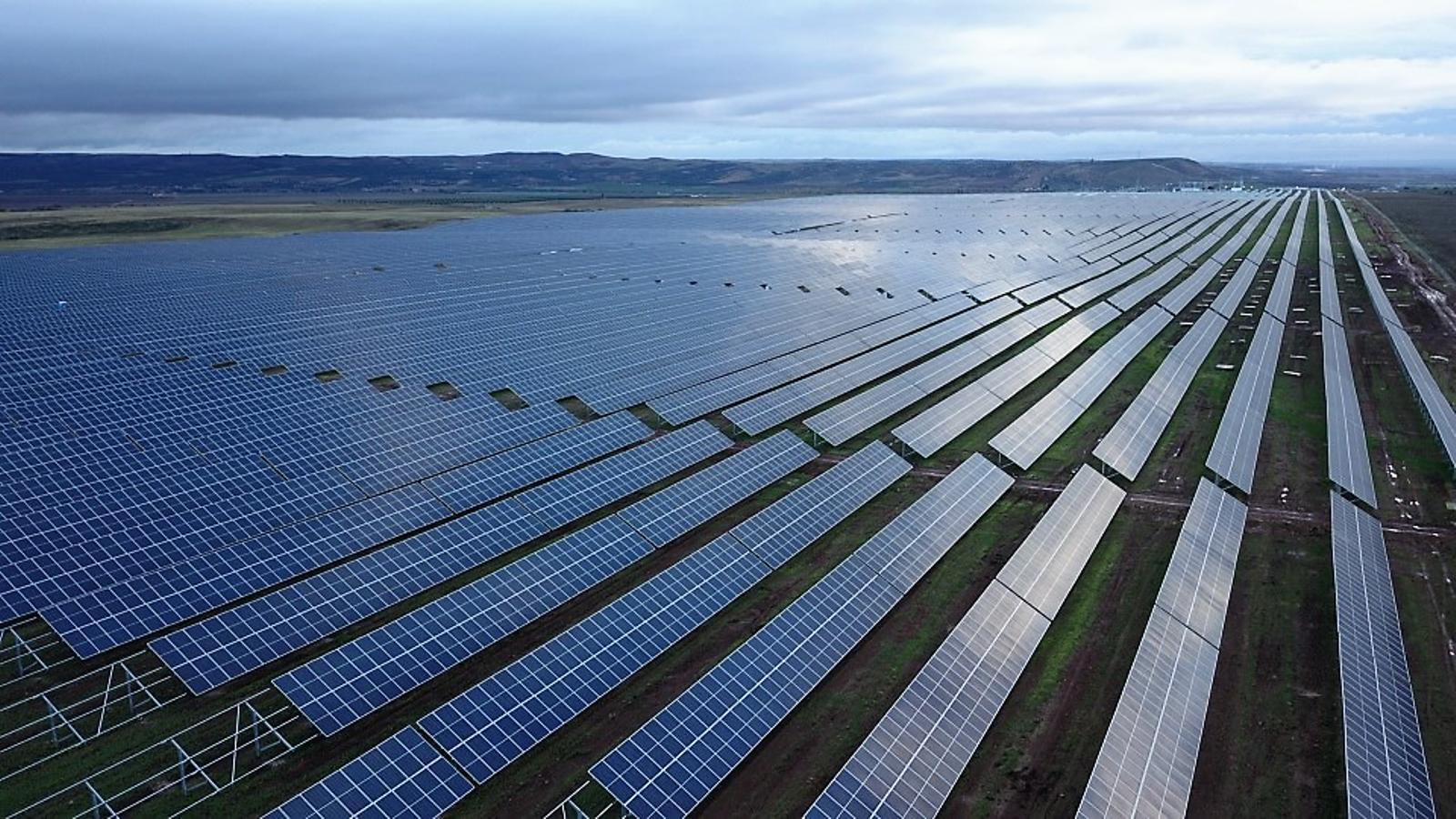 İspanya'da Güneş Enerjisi Temmuz'da Rekor Kırdı: Elektrik Üretiminde Liderlik!