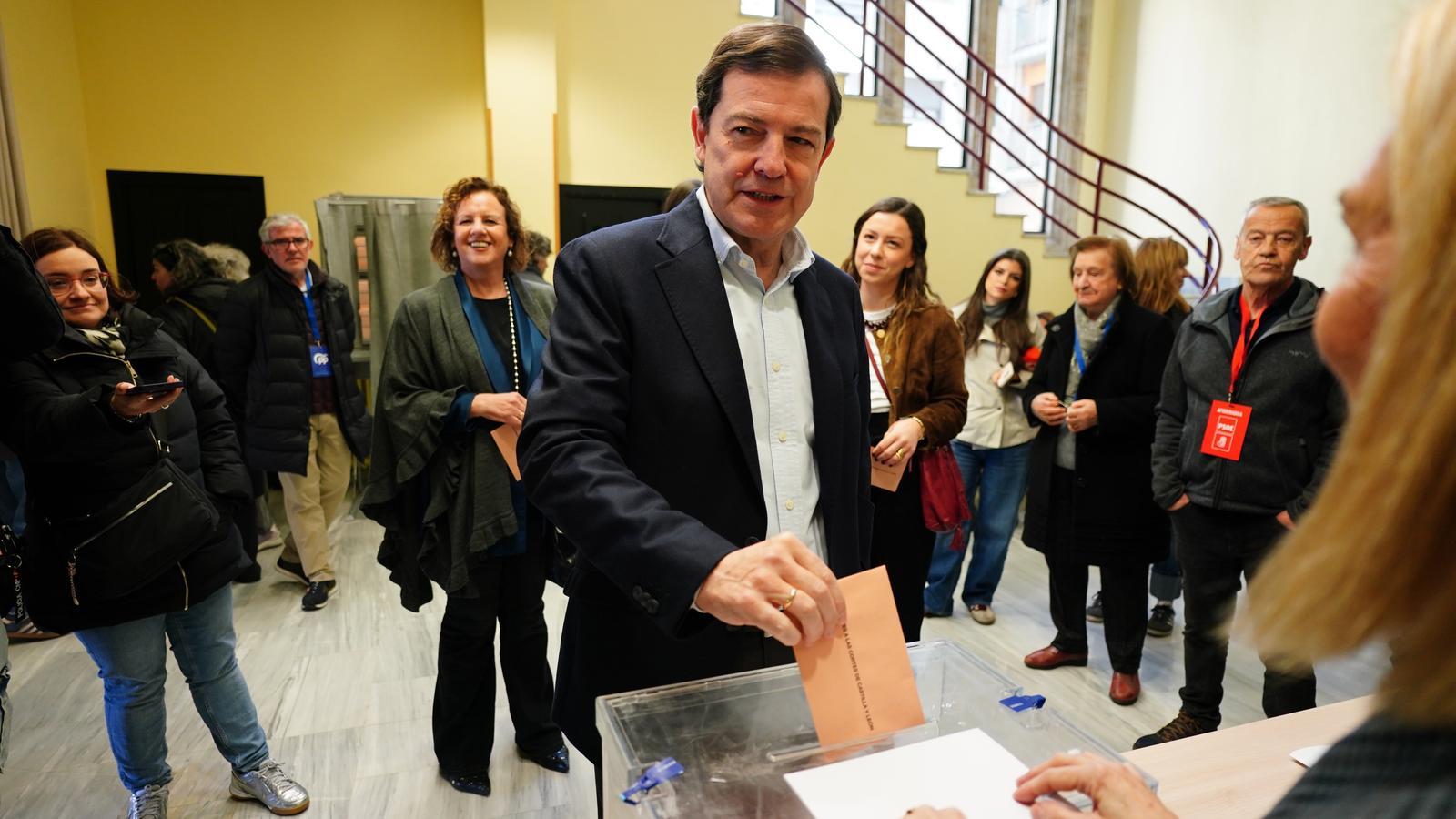Castilla y León'da PP Zafere Ulaştı Ama Hükümet İçin Vox'a Muhtaç