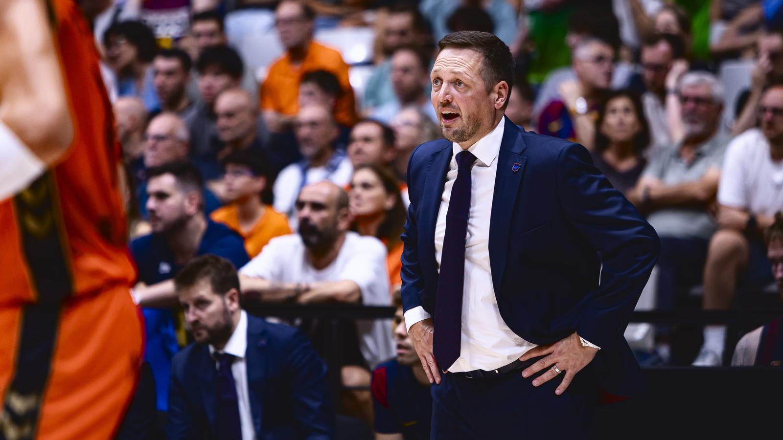 Barcelona Basketbol Takımı, Murcia Deplasmanında Zorlu Bir Mağlubiyet Aldı: Ligdeki
