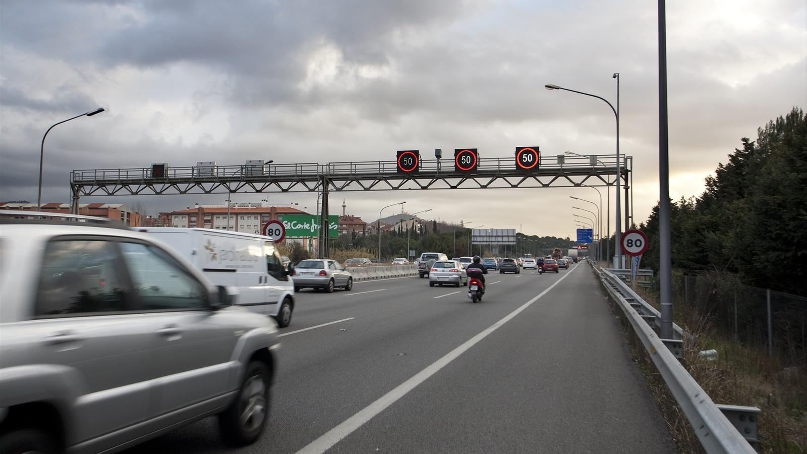 Barselona'da 1 Mayıs Tatili İçin Büyük Trafik Alarmı: 580 Bin Araç Yola Çıkıyor