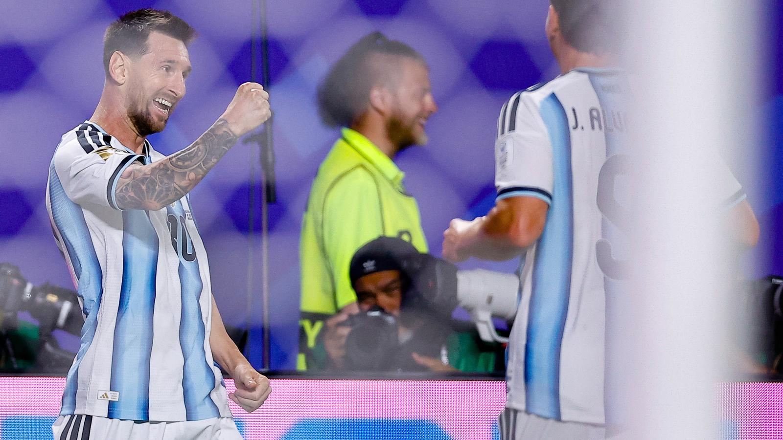 Messi'den Tarihi Hat-trick: Dünya Kupası Gol Krallığı Tacını Giydi