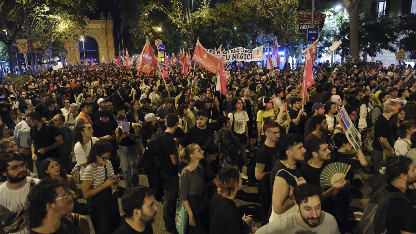 Barselona'da Konut Krizi Protestosu: "Değişim Olmadan Bağımsızlaşamayız!"