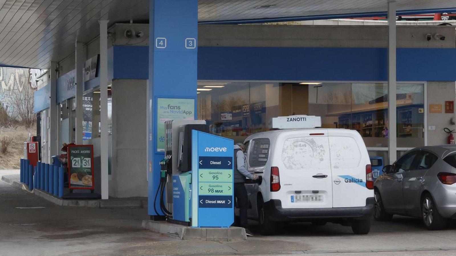 Akaryakıt İstasyonlarında Yeni Savaş: Elektrik ve Doğalgaz Müşterisi İçin İndirim Yarışı