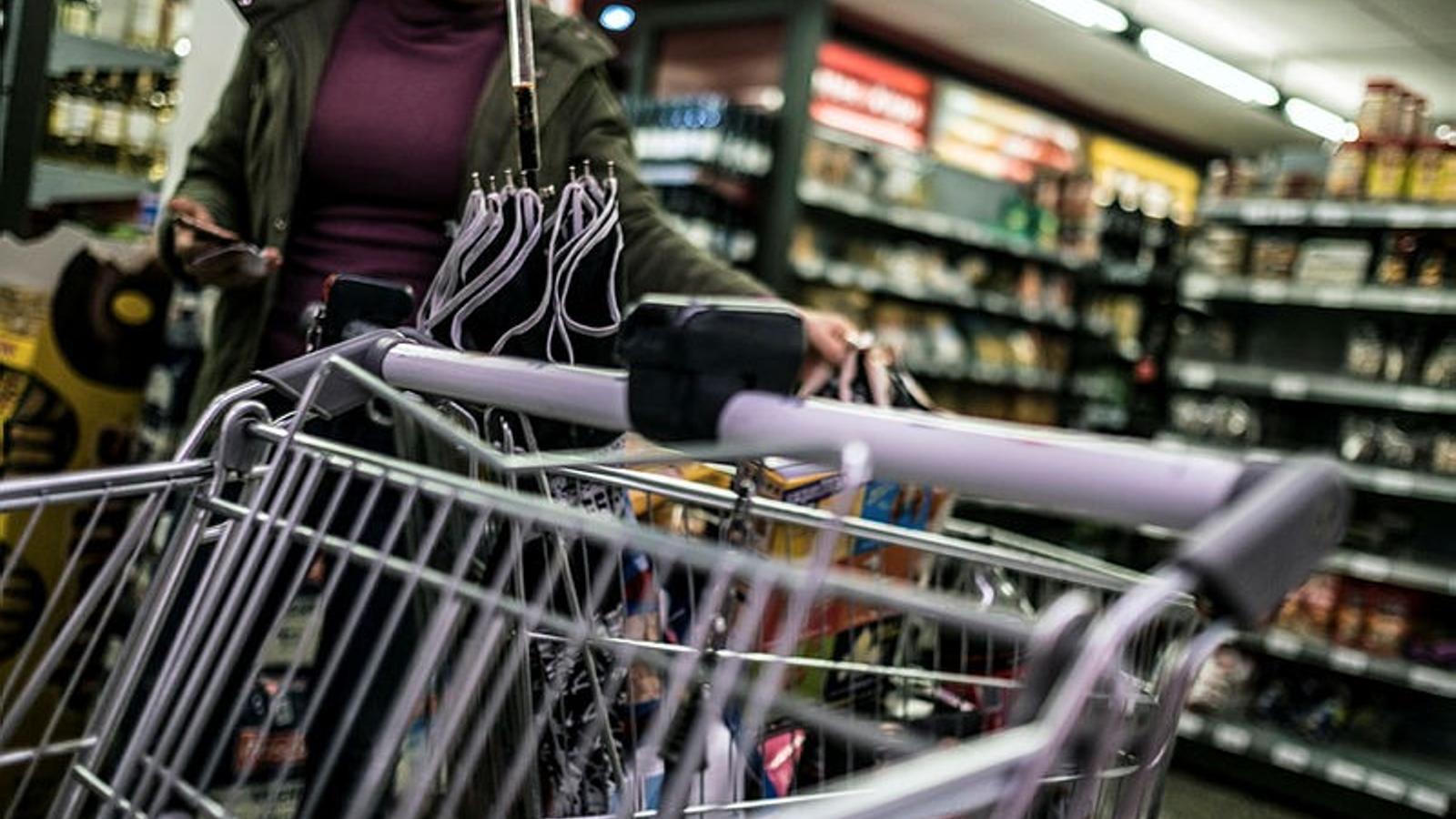 Barselona'da Akıl Almaz Vahşet: Anne Kız Süpermarketin Soğuk Hava Deposunda Yaşamaya