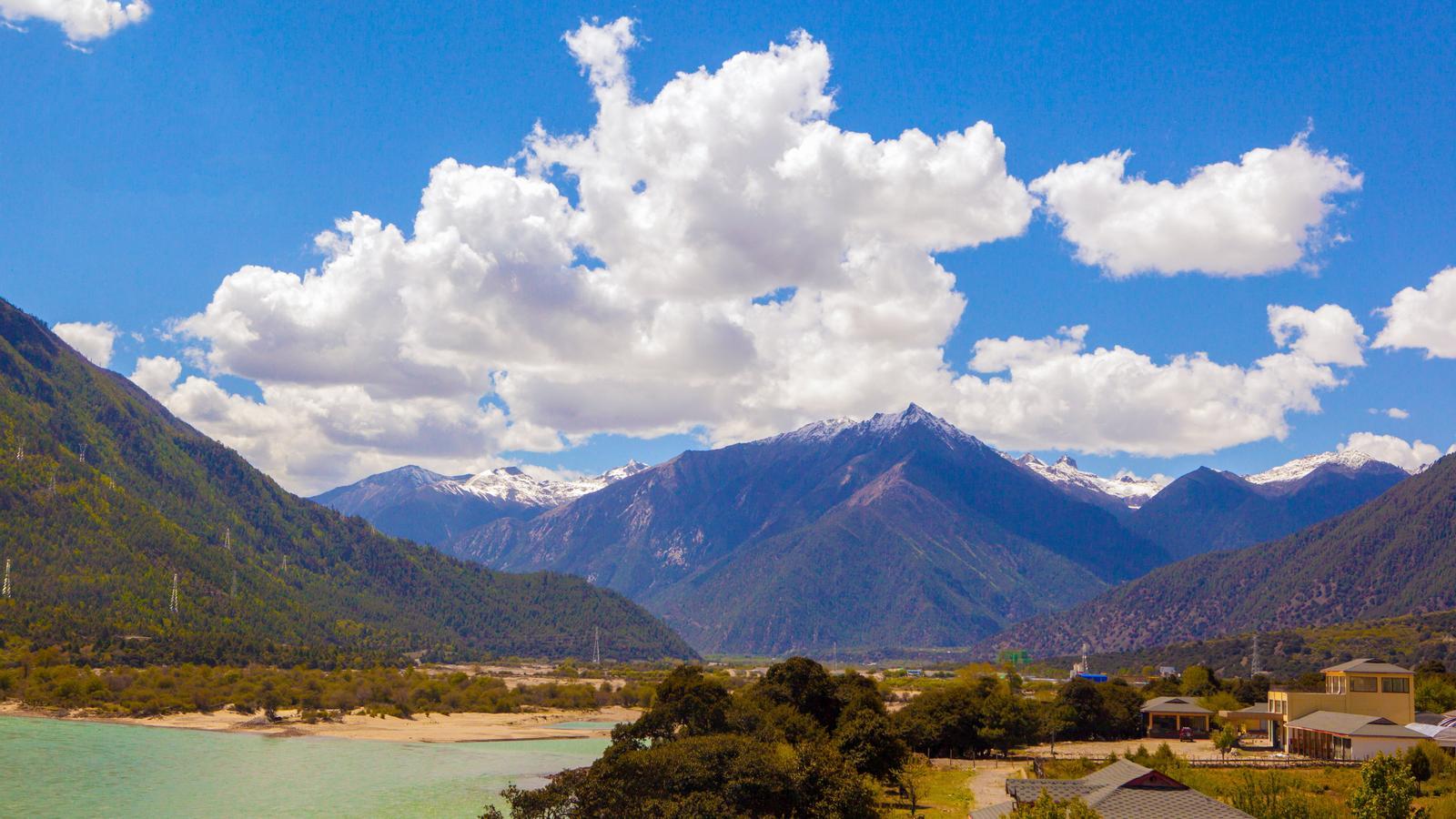 Tibet Platosu'nda Çöl Yeşeriyor: Çin'den Dev Yenilenebilir Enerji Hamlesi