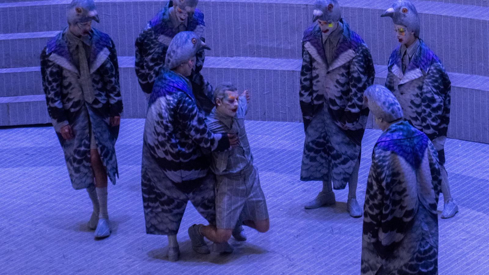 Marta Pazos'un Brecht Yorumu: Üç Kuruşluk Opera'ya Modern ve Tartışmalı Bir Bakış