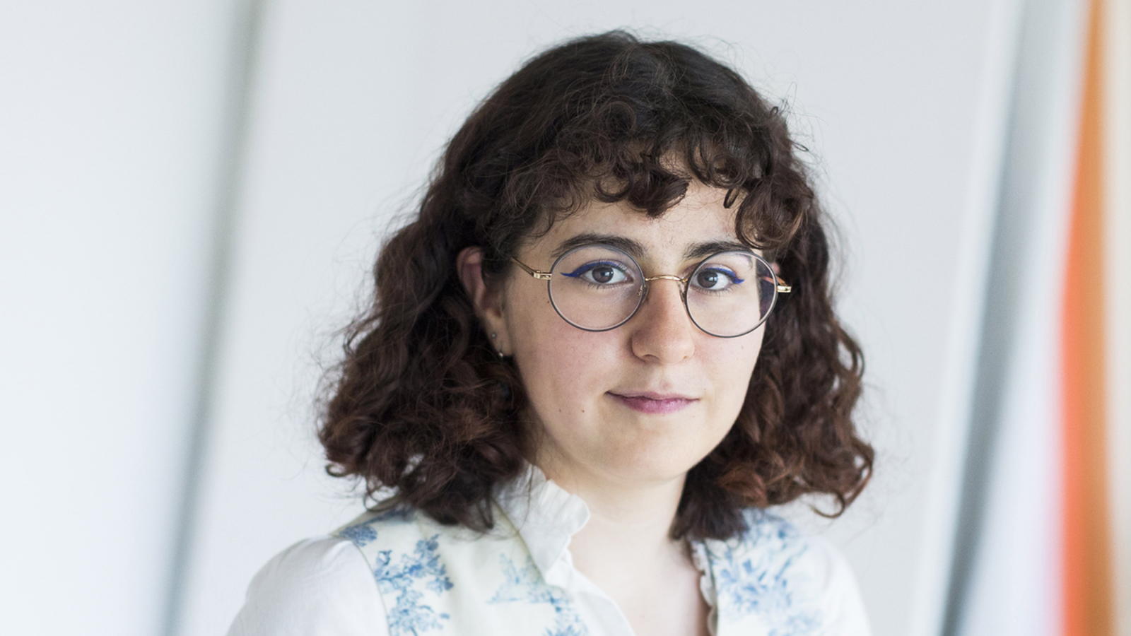 Gizemli Bir Kızın ve Yorgun Bir Ailenin Dokunaklı Hikayesi Edebiyatta