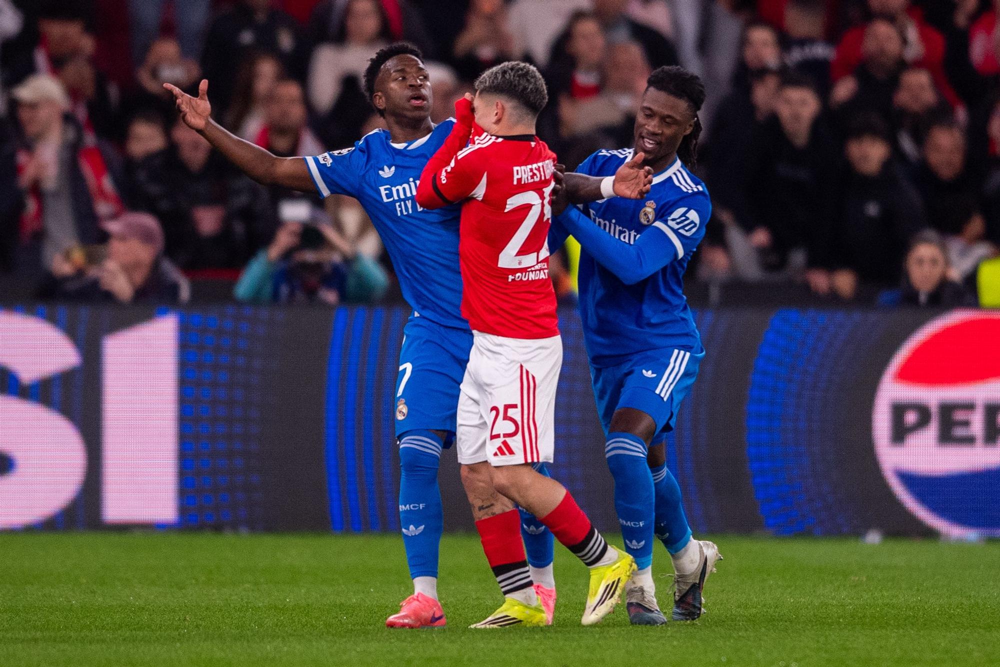 Vinícius Krizi Futbol Kurallarını Değiştirdi: Ağzı Kapalı Hakarete Kırmızı Kart!