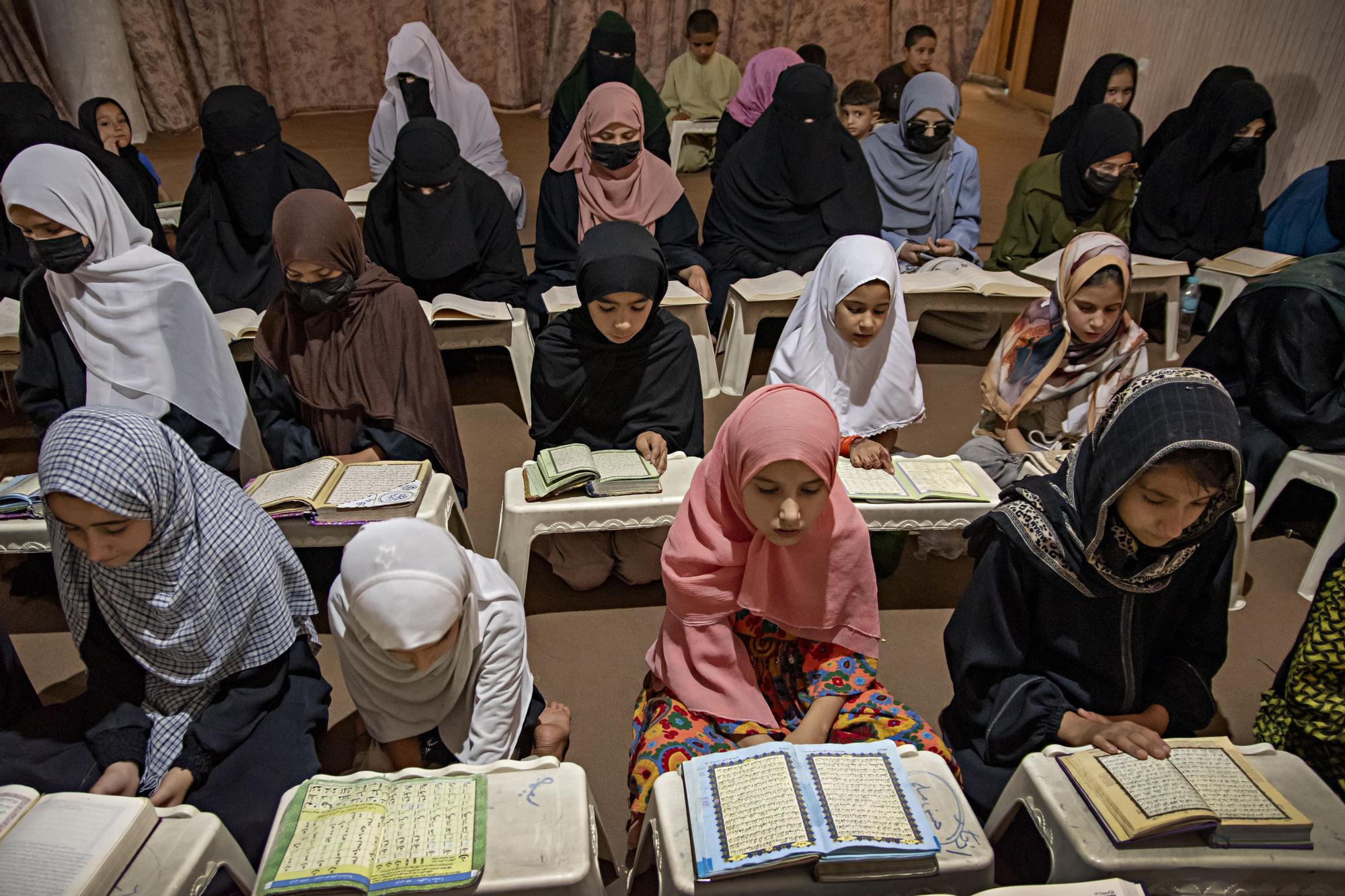 Taliban'ın Gölgesinde Kadın Eğitimi: Medreselerde Yeni Bir Nesil Yetişiyor