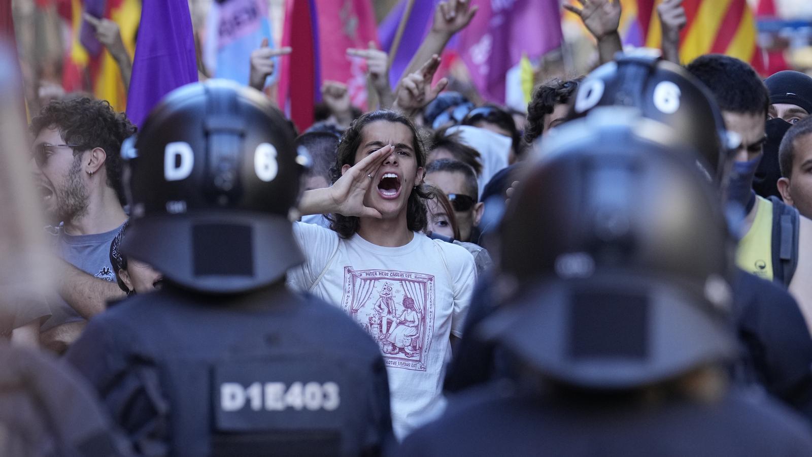 Katalonya'da Diada Gerilimi: Aşırı Sağ ve Sol Çatışmanın Eşiğinden Döndü