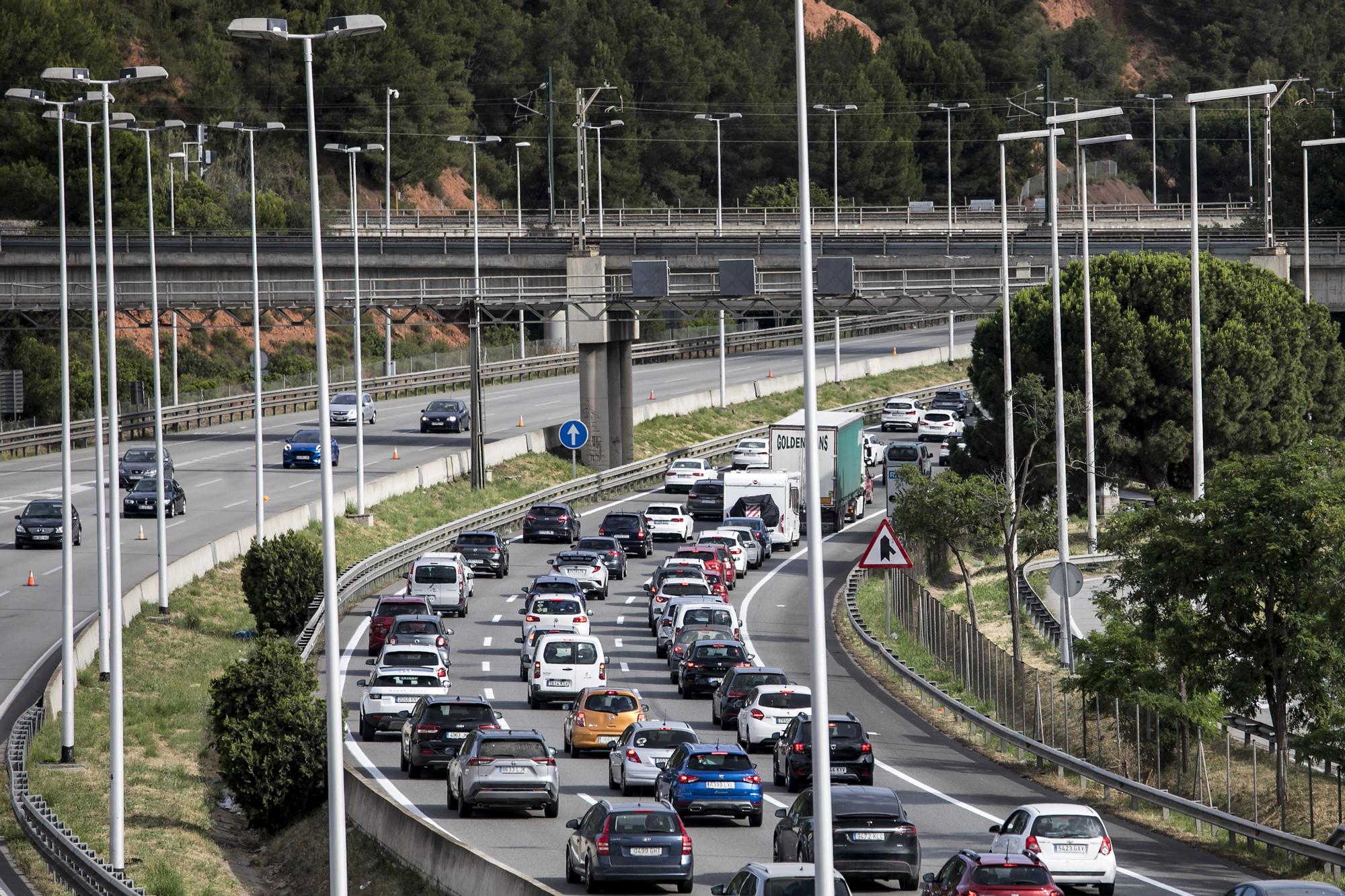 Sant Joan Kutlamaları Öncesi Katalonya'da Trafik Alarmı: Hız Sınırları ve Yoğunluk