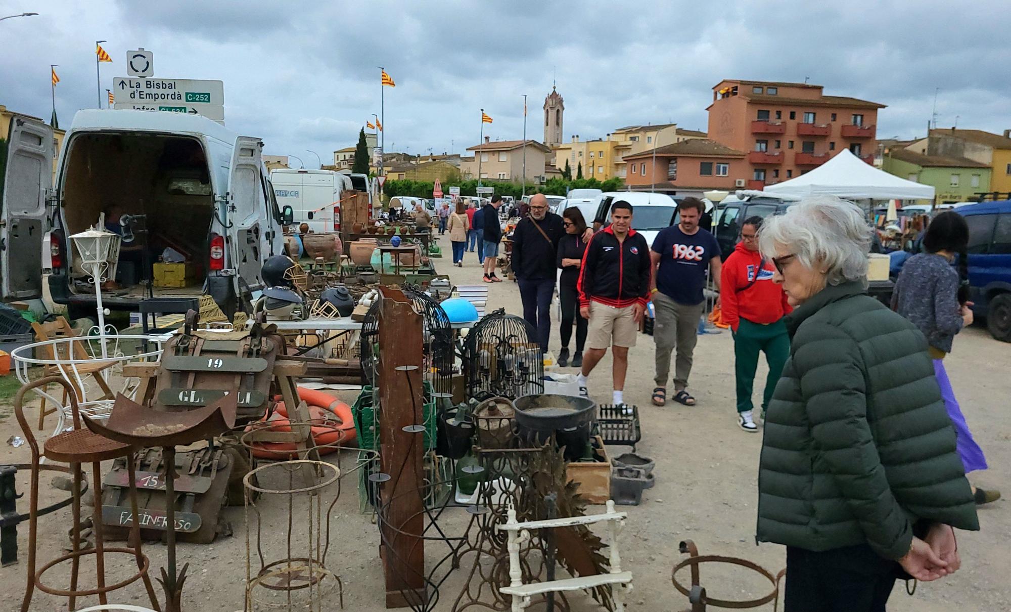Empordà'nın Kalbinde Zamana Yolculuk: Verges'in Şık Antika Pazarı