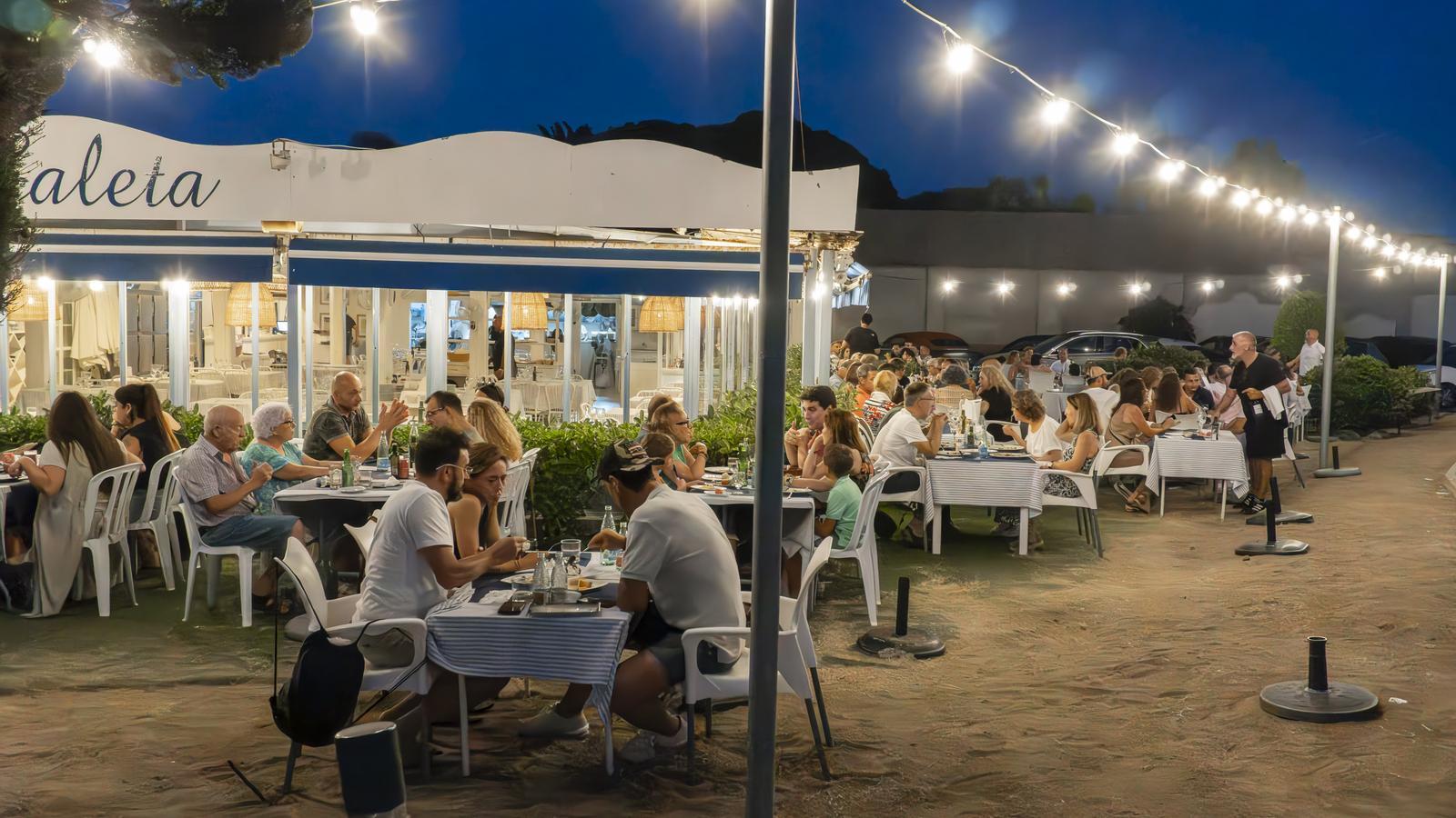 Barselona'da Tarihi Restoran La Caleta'nın Tahliyesi Ertelendi: Kıyı Yasası