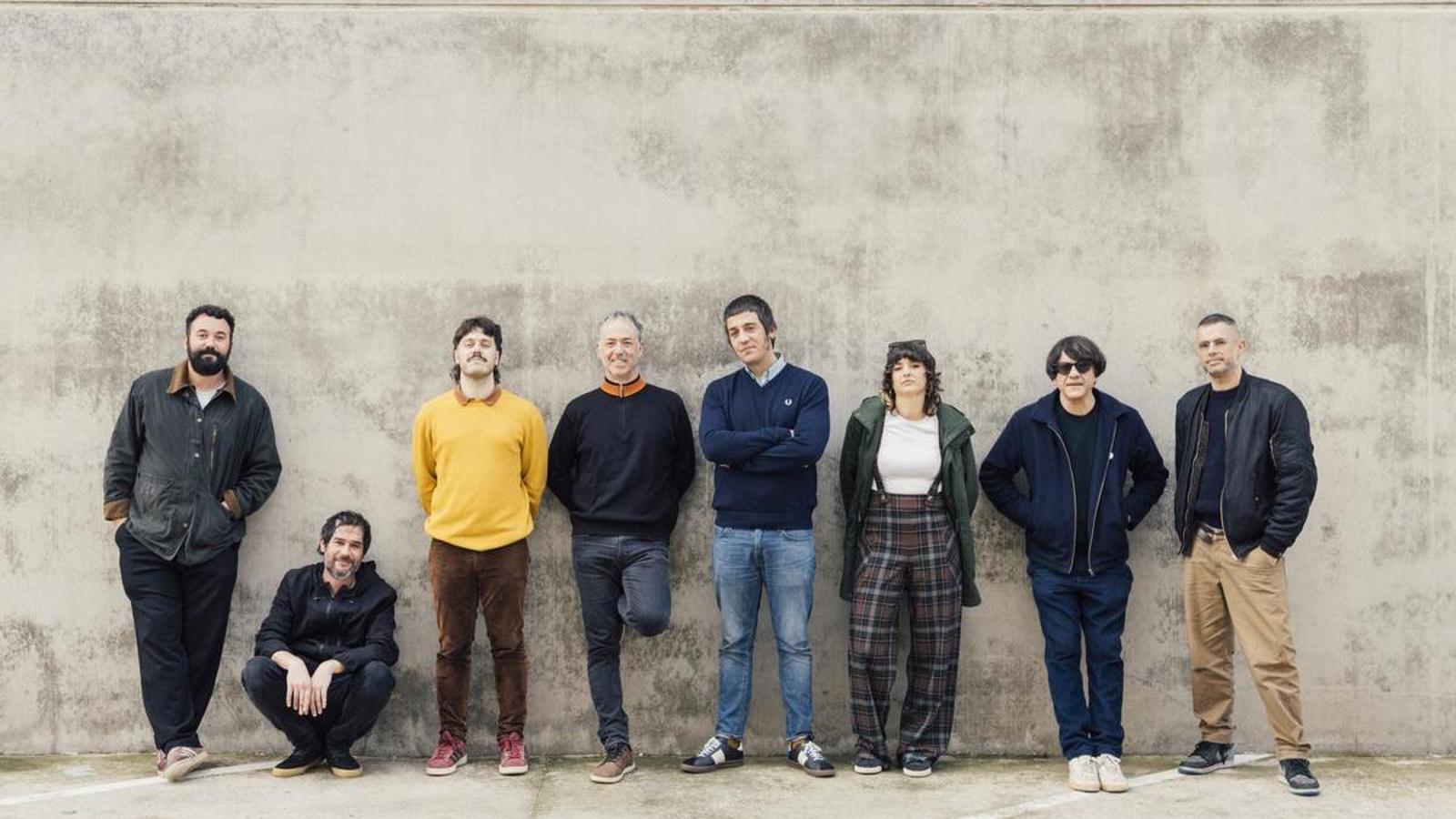 Katalan Punk-Rock Grubu Fetus'tan Rodalies ve Siyasete Şiirli Protesto