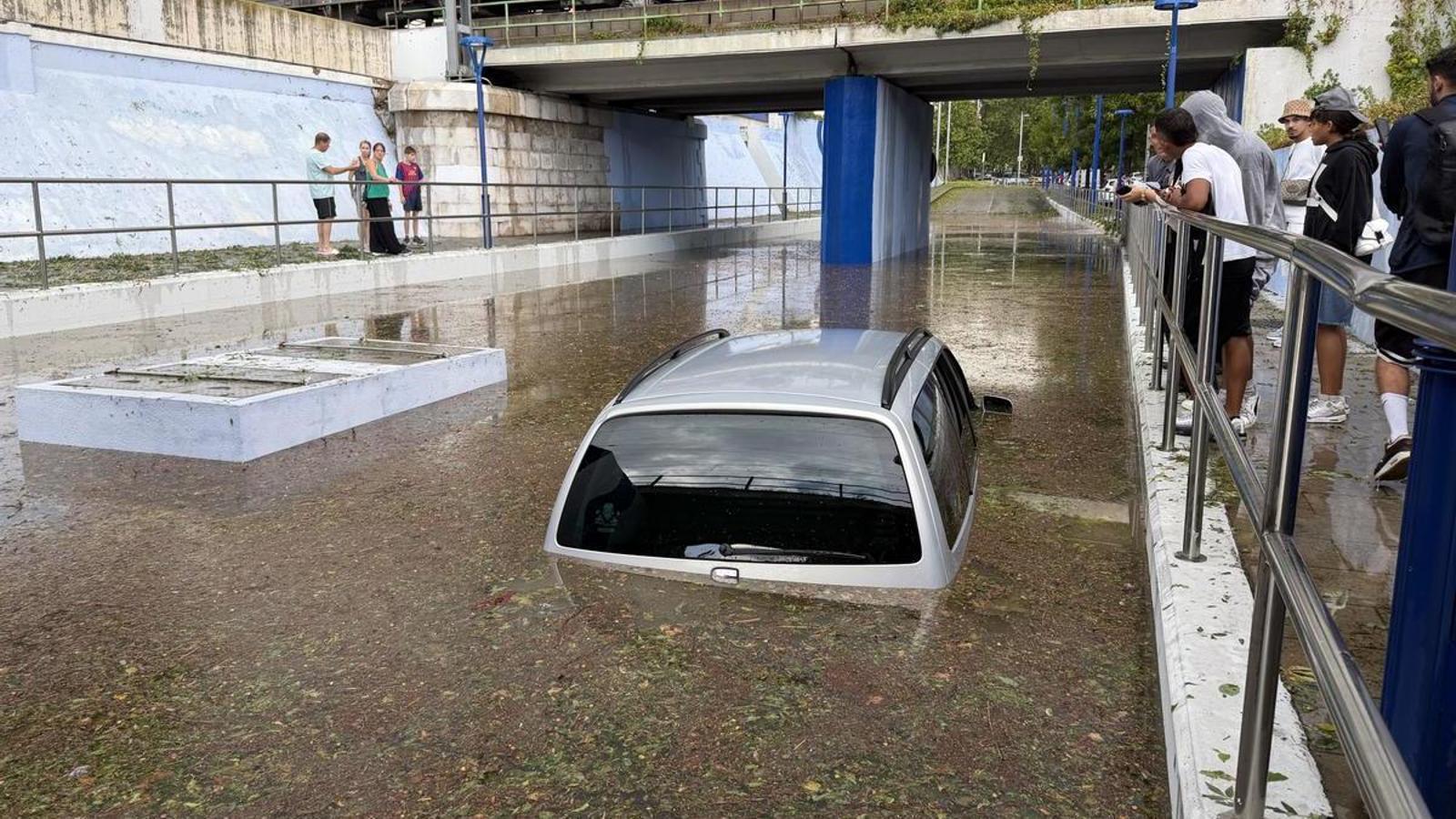 Tarragona'da Şiddetli Yağış Sonrası Banliyö Tren Hatları Yeniden Açıldı