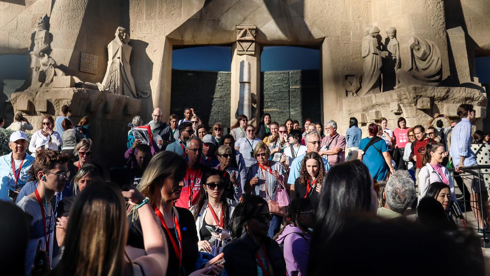 Papa'nın Barselona Ziyareti: Şehir Ekonomisi İçin Ne Anlama Geliyor?