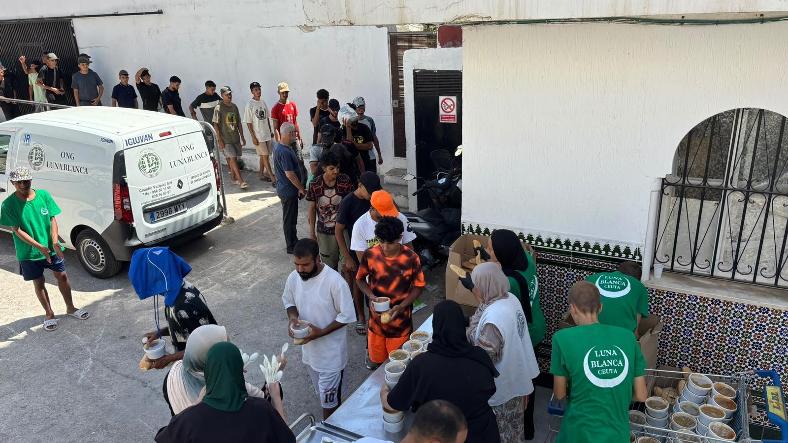 Ceuta'da Göçmen Krizi: 5.000 Kişiye Sıcak Yemek Umudu