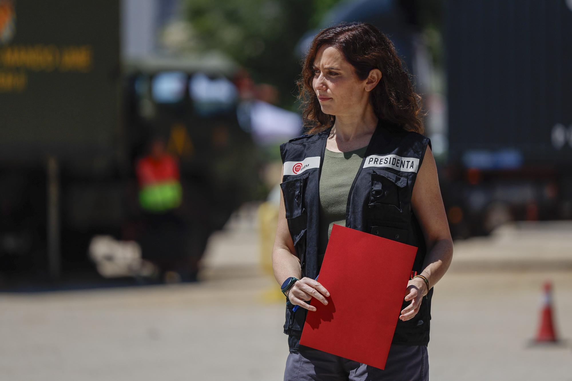 Madrid Başkanı Ayuso'nun Zorlu Yaz Dönemi: Lüks Daire Skandalı ve Yangın Yönetimi