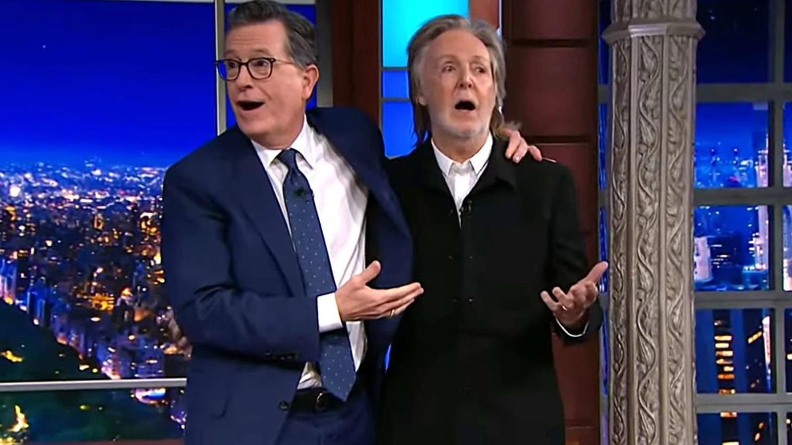 **Stephen Colbert'ın Late Show'u Tartışmalı Vedası: Finansal Kayıp mı, Siyasi Baskı mı?**