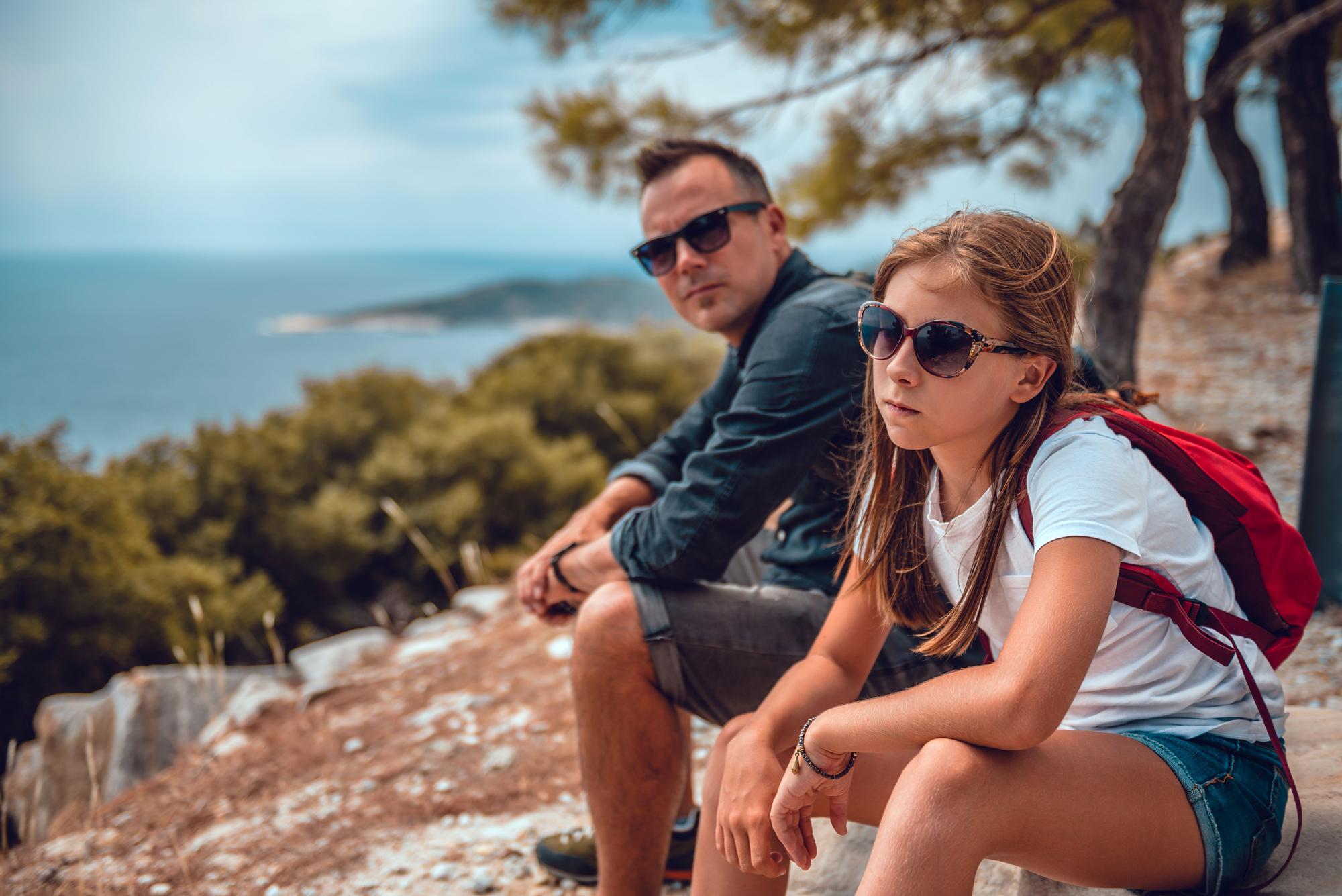 Ergenlerle Tatil: Özgürlük Arayışı ve Aile Bağları Arasındaki Hassas Denge