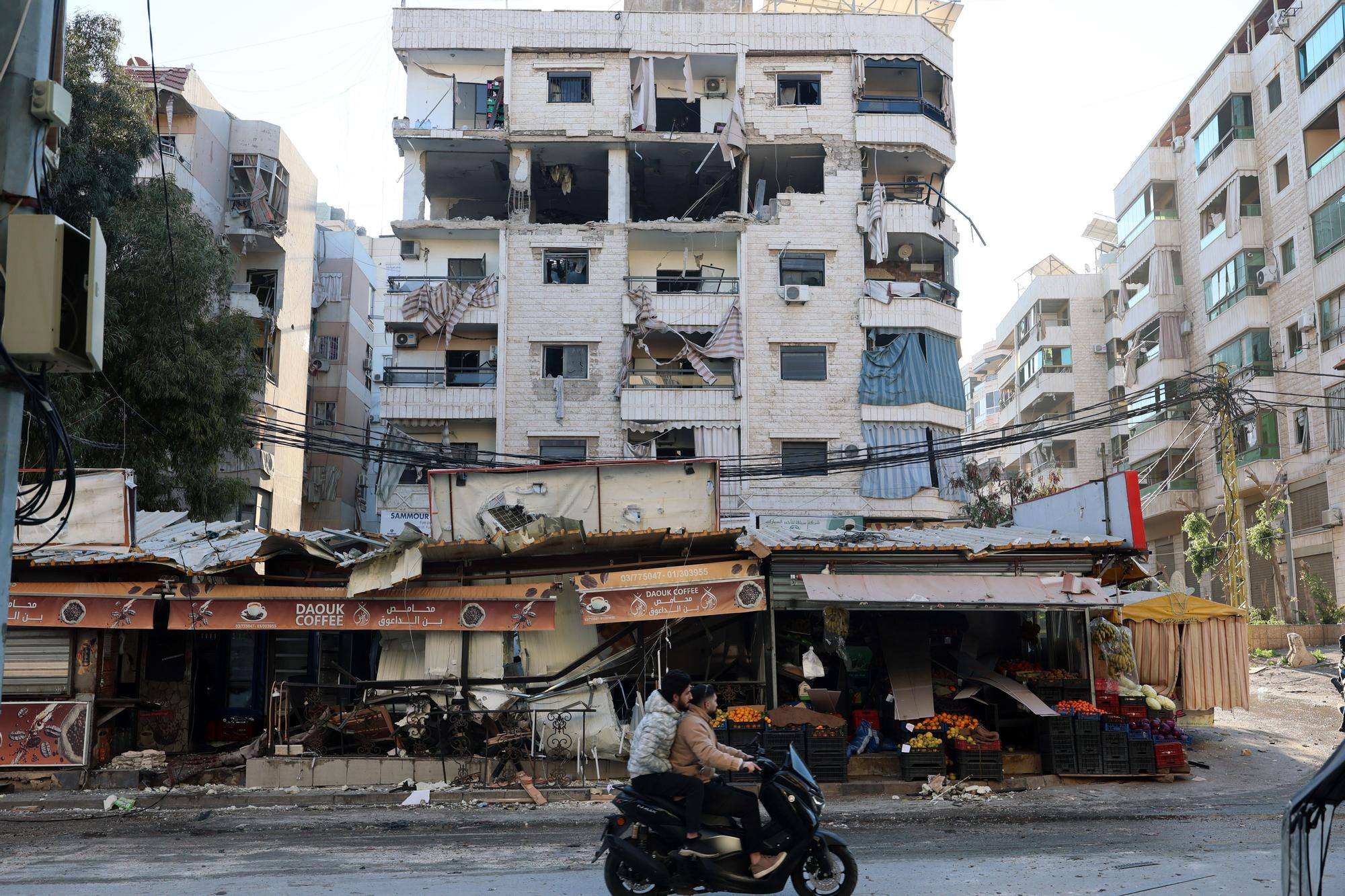 Ortadoğu'da Yeni Gerilim: Hizbullah'tan İsrail'e Roket, Lübnan'a Hava Saldırısı