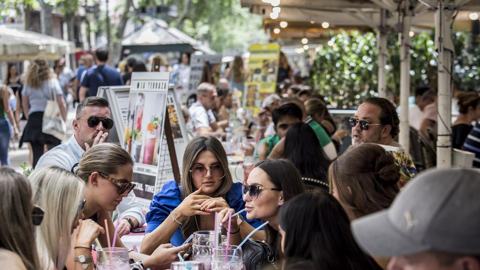 İspanya ve Katalonya Turizmi Tarihi Rekorlara Koşuyor: Yeni Bir Zirve Yaz Sezonu