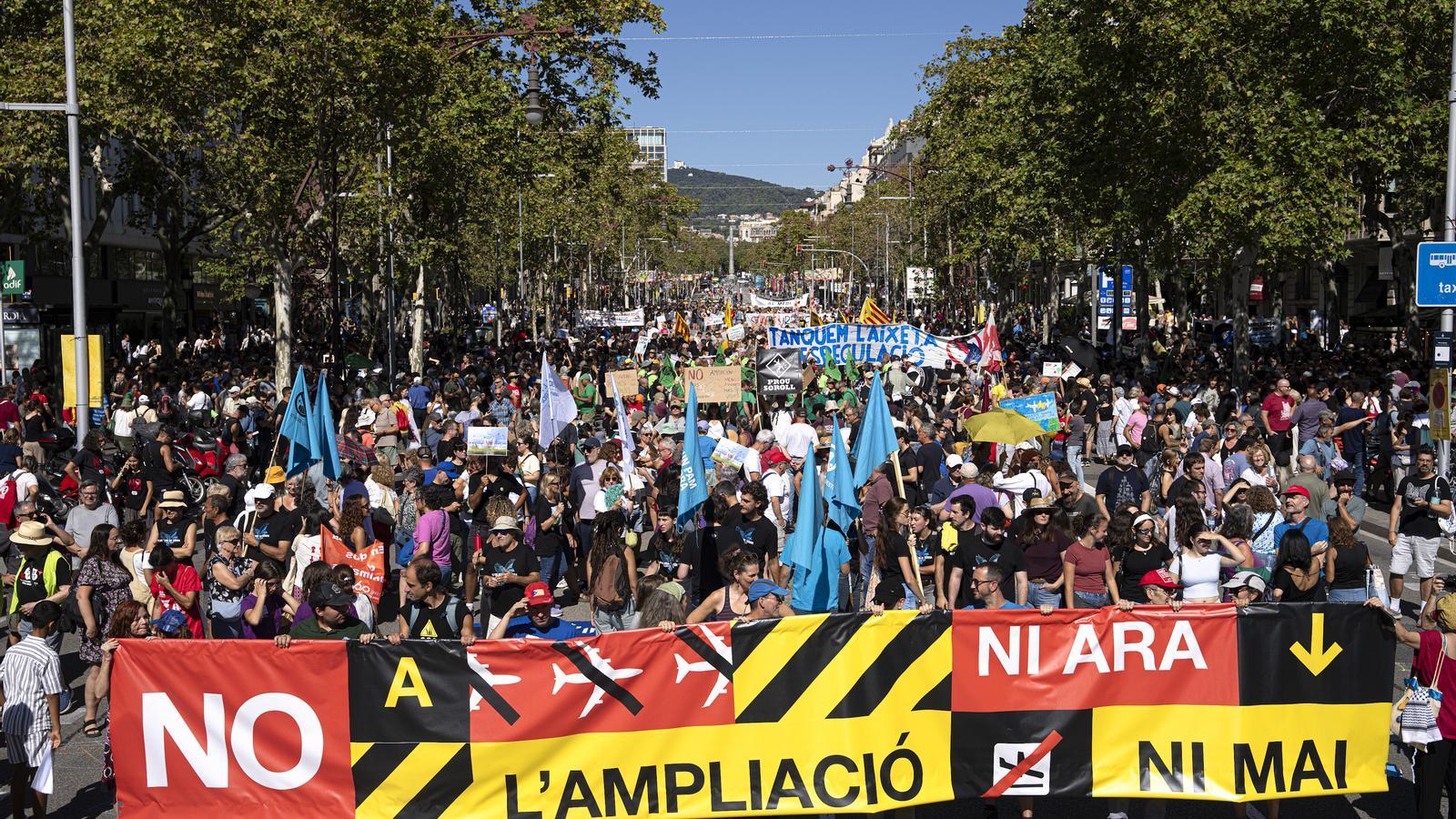 Barselona'da Çevre Alarmı: El Prat Havalimanı Genişletme Planına Büyük Protesto