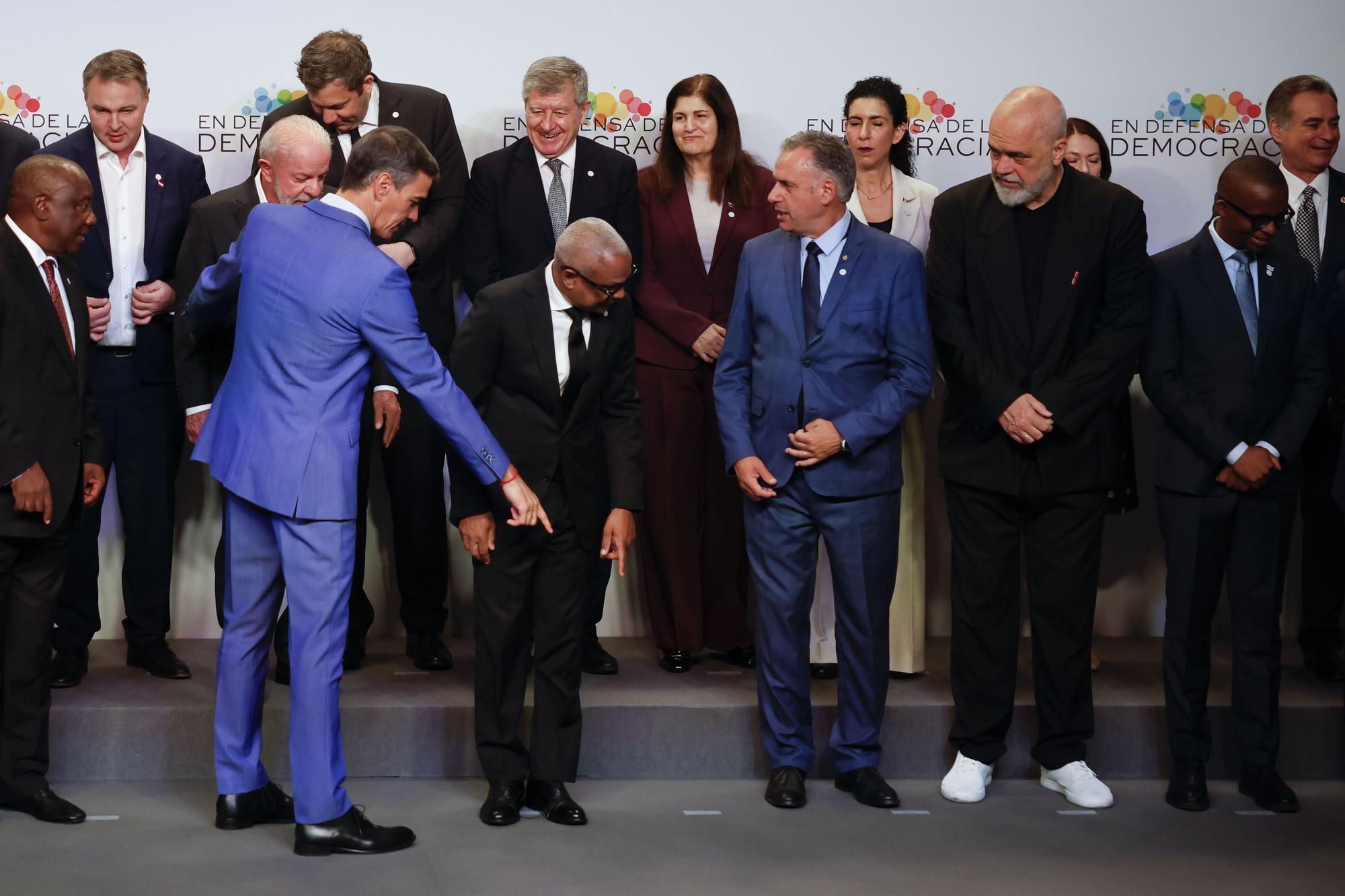 Pedro Sánchez'in Küresel Sol Liderlik Hamlesi: İspanya İç Siyasetine Etkisi