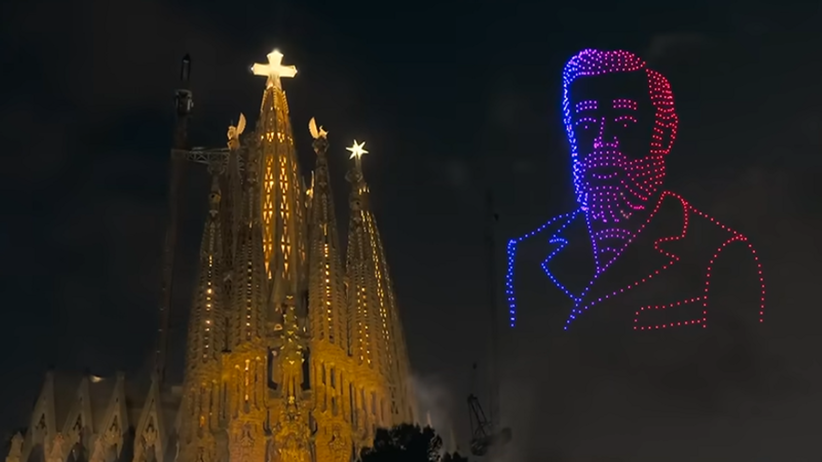 Sagrada Familia'da Gaudi'nin Yüzü Gökyüzünde: Drone Şovuyla Tarihi An
