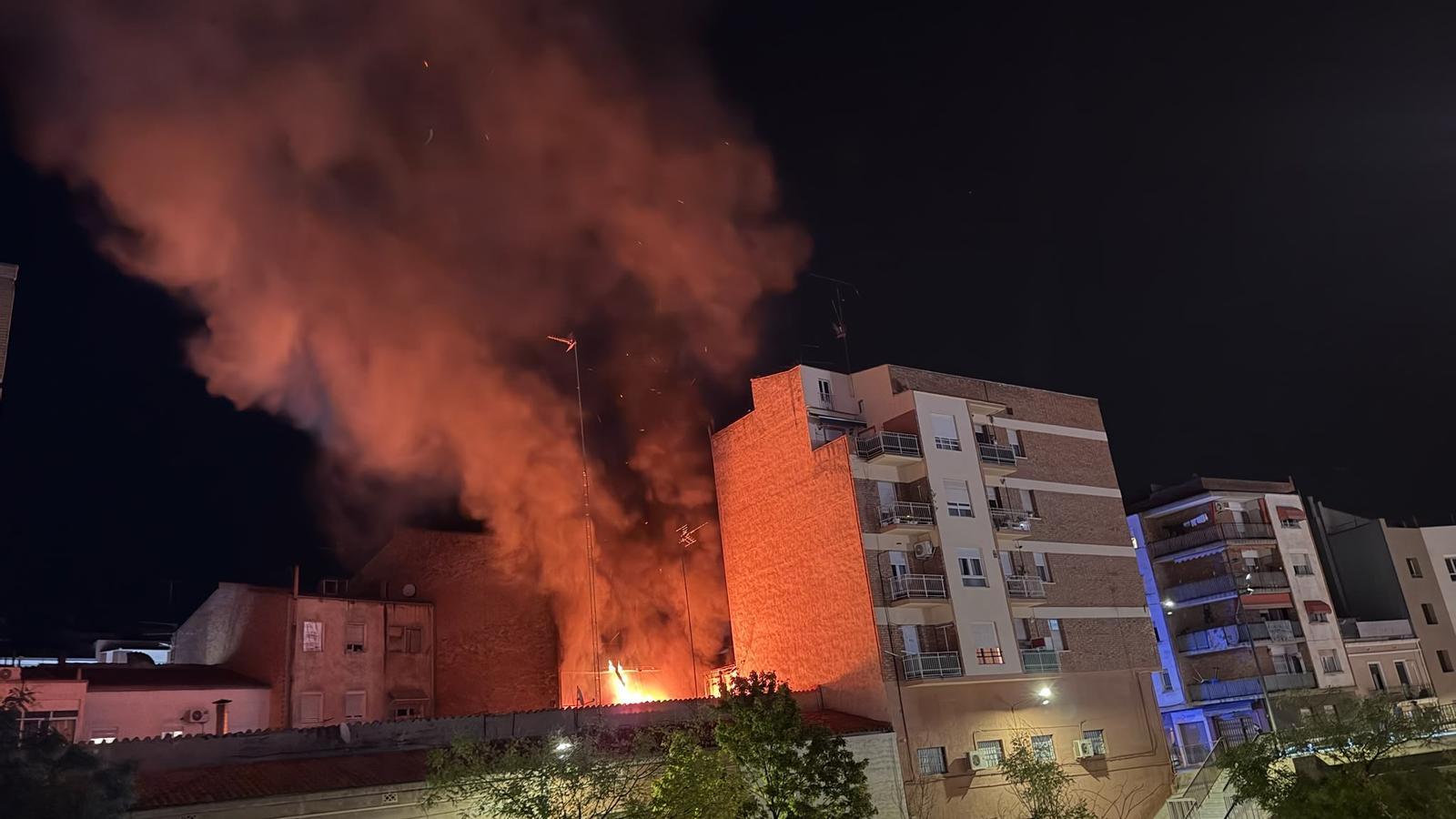 Lleida'da Atölye Yangını Bina Zeminini Çökertti: Dokuz Yapı Tahliye Edildi