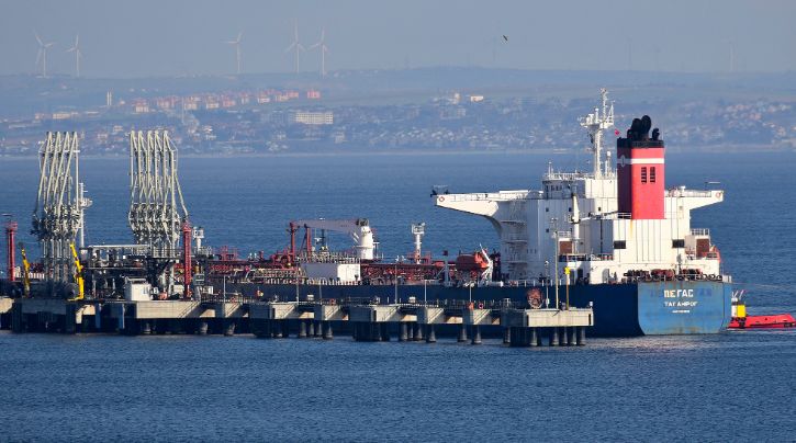 AB'den Rusya'ya Yeni Yaptırım Paketi: Petrol Fiyat Tavanı Uzatıldı!