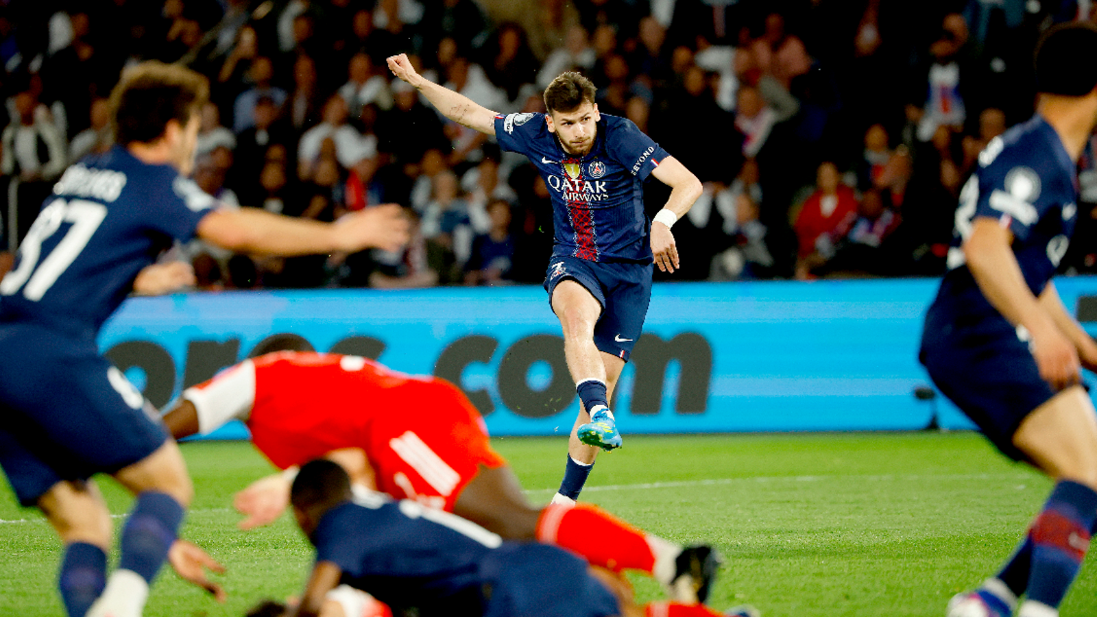 Şampiyonlar Ligi'nde Gol Yağmuru: PSG ve Bayern'den Unutulmaz Futbol Şöleni