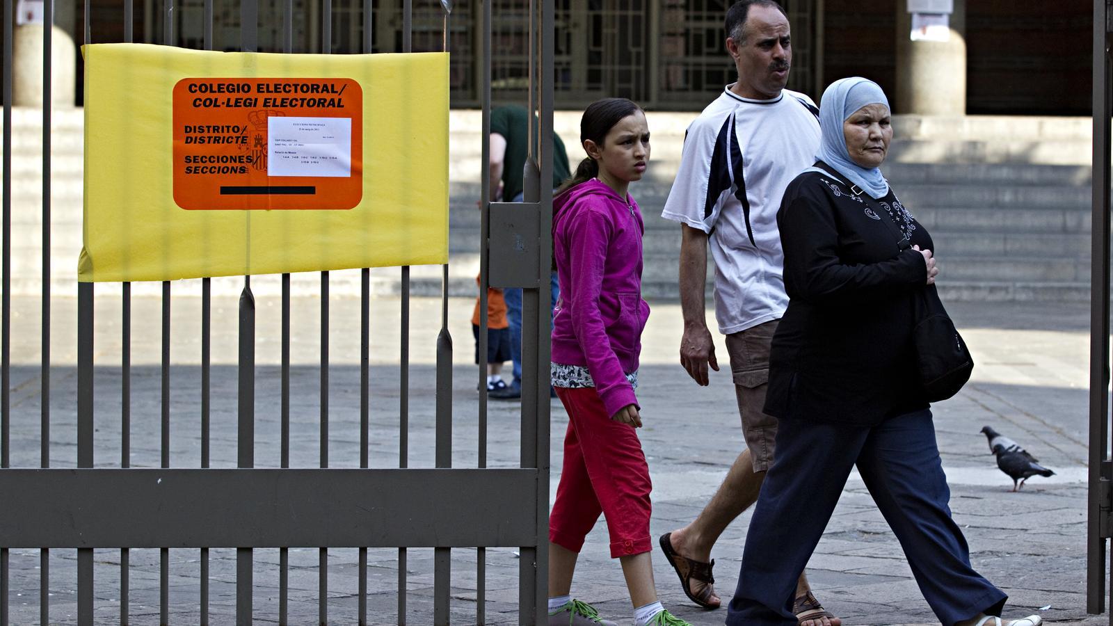 Katalonya'da Yarım Milyon Göçmen Oy Hakkından Habersiz: Demokrasiye Katılım Engeli