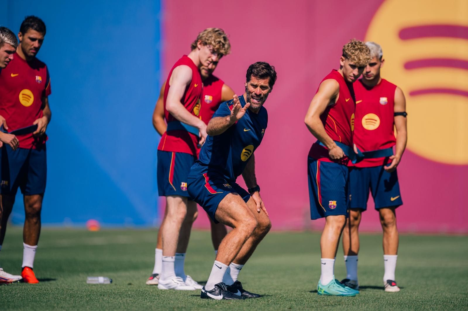 Hansi Flick'in En Önemli Transferi İçin İlk Adımlar: Barcelona'da Disiplin Vurgusu