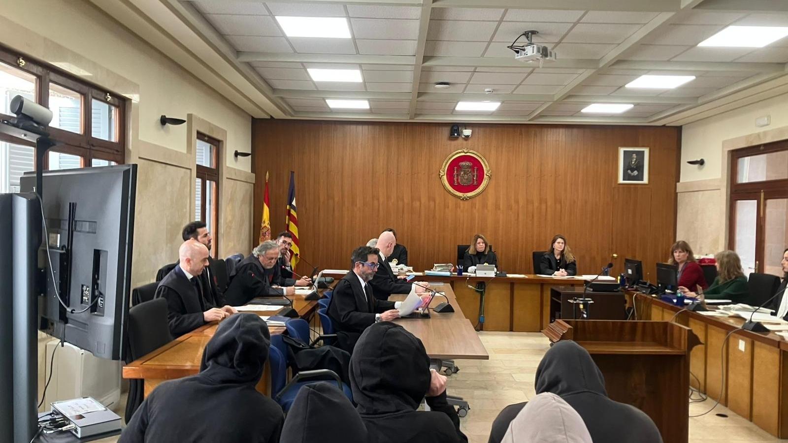 Magaluf'taki Toplu Tecavüz Davasında Sekiz Sanığa Toplam 72 Yıl Hapis Cezası