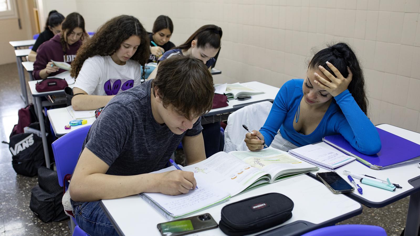 Katalonya Eğitim Sistemi Mercek Altında: OECD Raporu Derin Dönüşüm Sinyali Veriyor